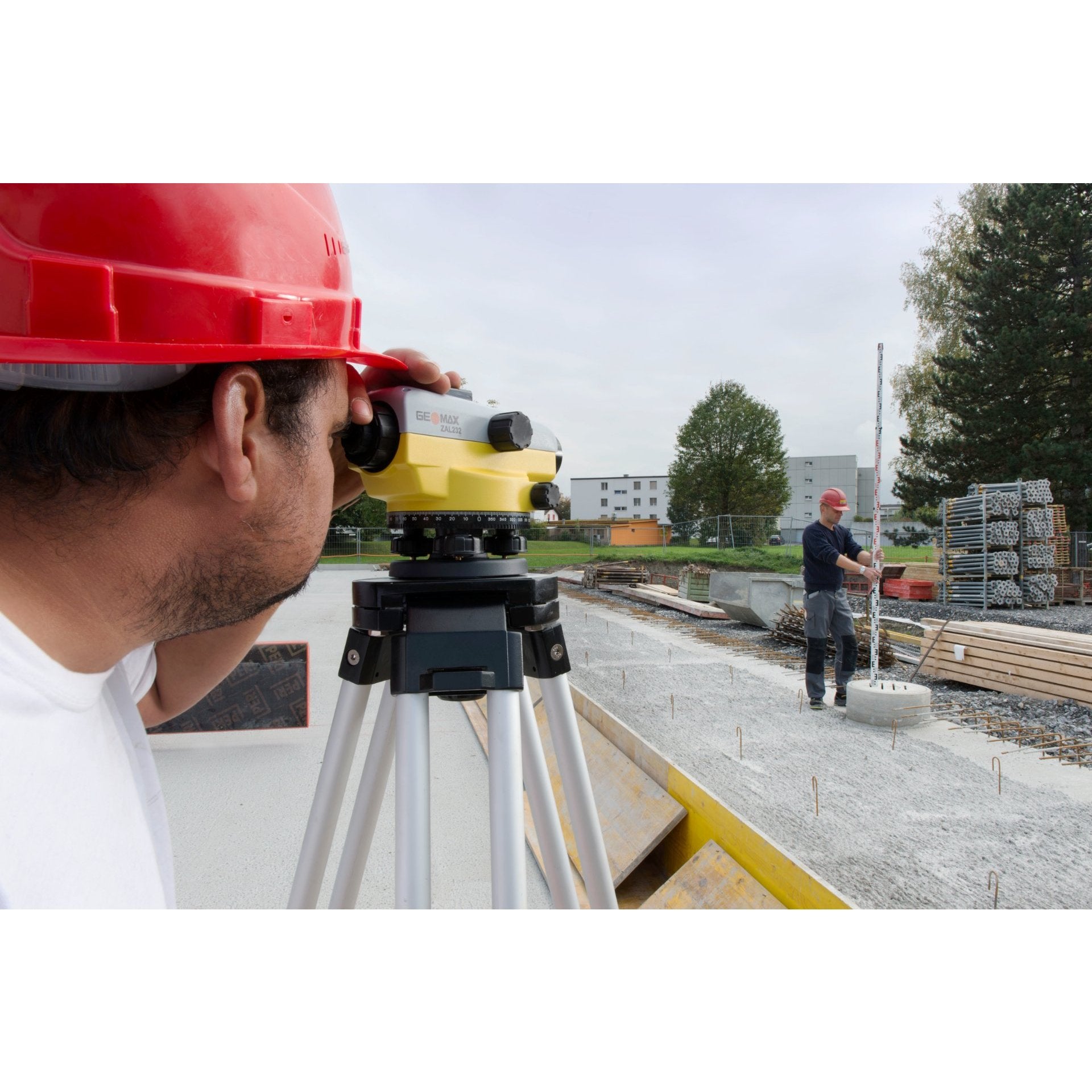 GEOMAX ZAL220 Nivellierset bestehend