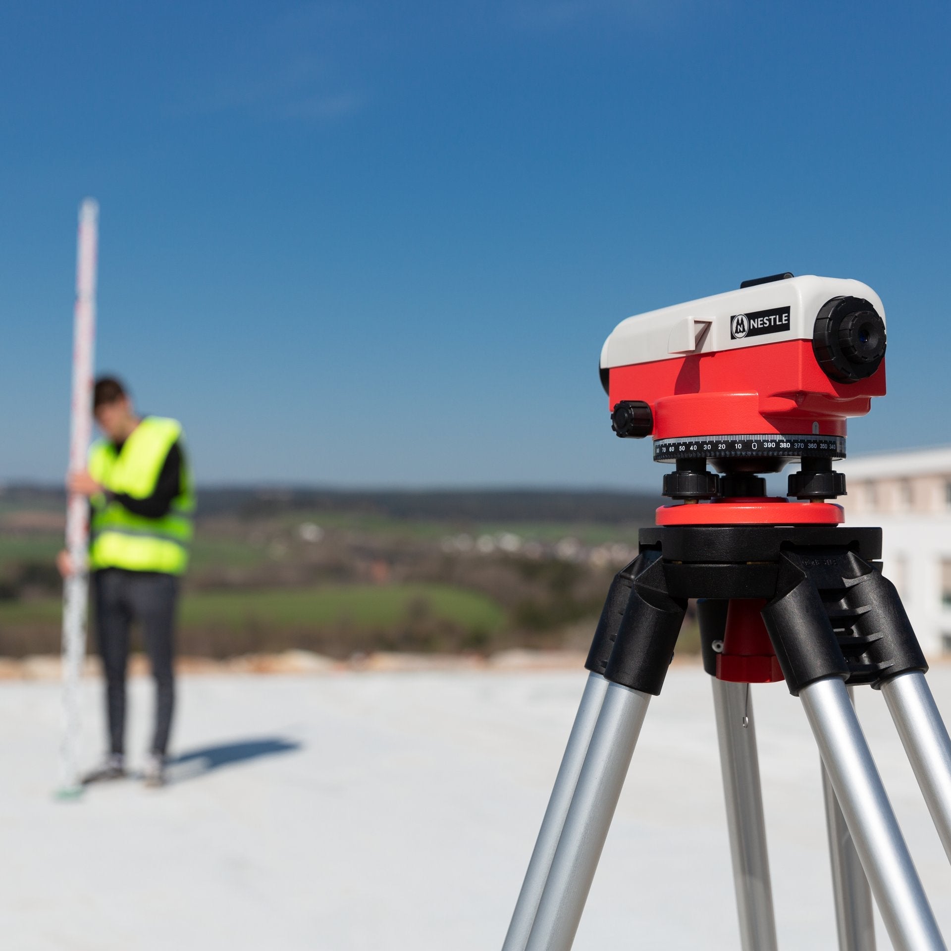 NESTLE Nivellierset NAL 24, bestehend aus Nivellier, Stativ + Latte - BauForst24